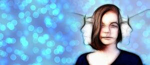 Woman looking forward, and also showing her facing to both sides.